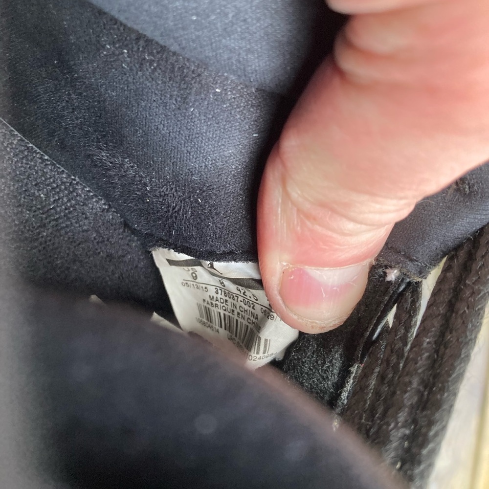 Nike Air Jordan 11 Cap and Gown Blood Money size 9 mens - Picture 8 of 8
